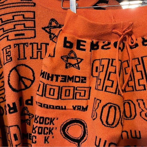 Orange Graphic Knit Set (Sweater and Shorts) - Picture 3 of 4